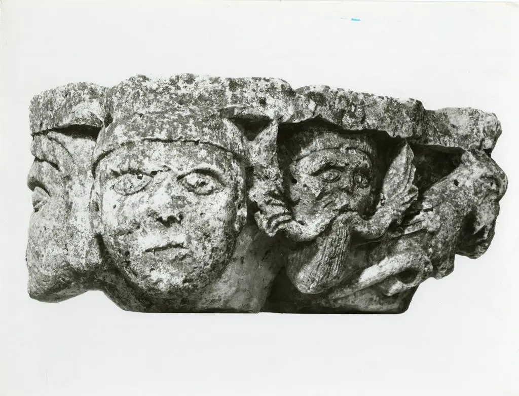 Papi, Vivi , 3. Scultore emiliano, inizio secolo XII: Capitello figurato. Varese, Sacro Monte, Casa Pogliaghi