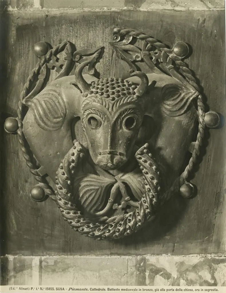 Alinari, Fratelli , Susa - Piemonte. Cattedrale. Battente medioevale in bronzo, gi&agrave; alla porta della chiesa, ora in sagrestia.