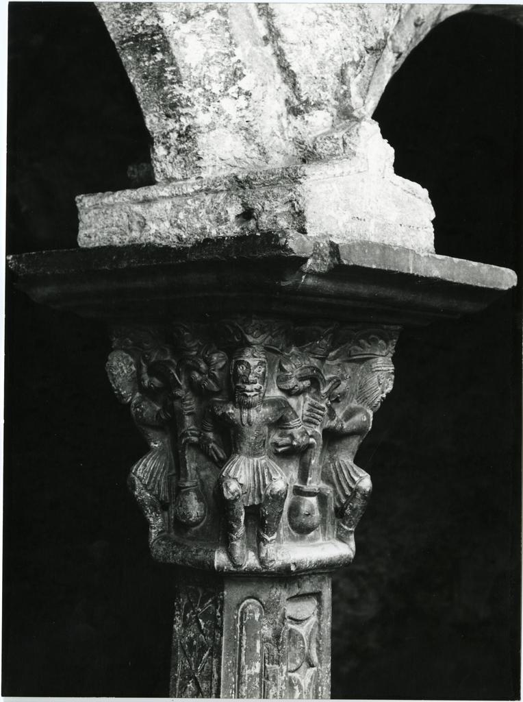 Anonimo , Anonimo valdostano - sec. XII - Motivo decorativo con figure umane