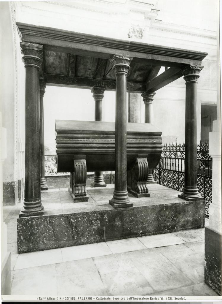 Anonimo sec. XII , Tomba di Enrico VI