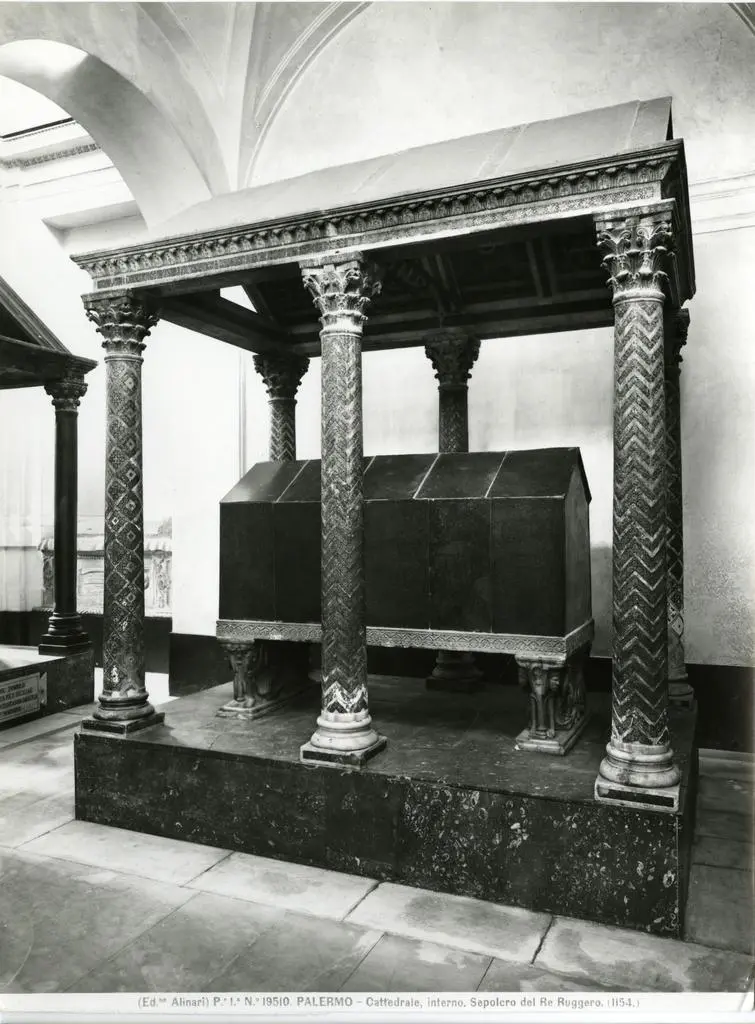 Alinari, Fratelli , Palermo - Cattedrale, interno. Sepolcro del Re Ruggero. (1154).