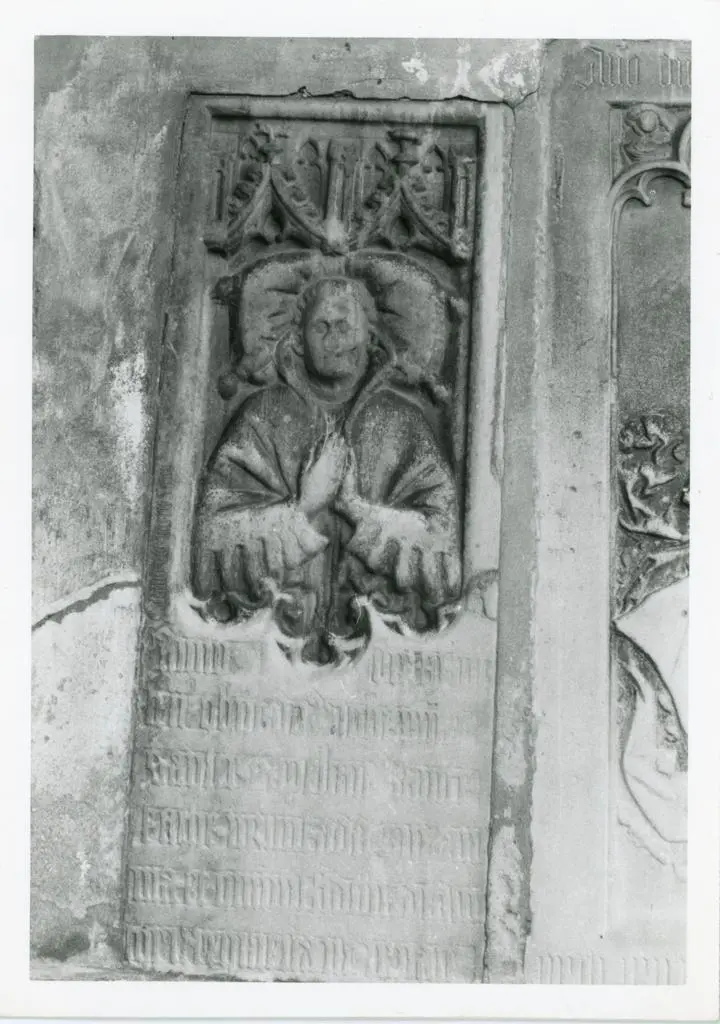 Anonimo sec. XIV/ XV , Lapide di chierico