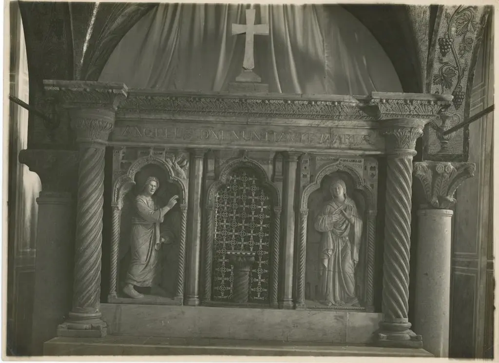 Archivio fotografico della Soprintendenza per i Beni Architettonici e Paesaggistici di Venezia e Laguna , Provincia del Friuli - Sesto al Reghena - Duomo. Altare maggiore