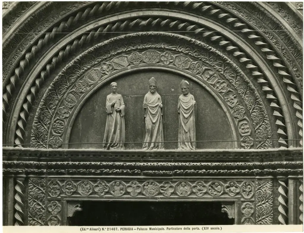 Alinari, Fratelli , Perugia - Palazzo Municipale. Particolare della porta. (XIV secolo.)