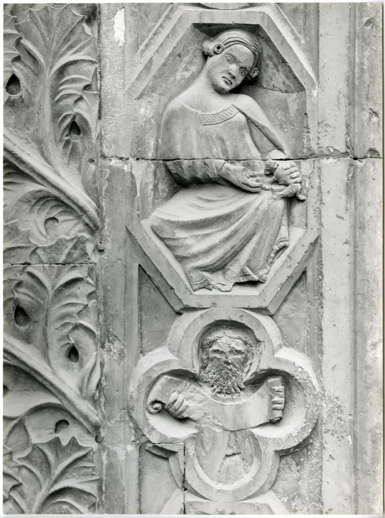 Universit&agrave; di Pisa. Dipartimento di Storia delle Arti , Perugia Pal. Priori. Formelle sguancio portale