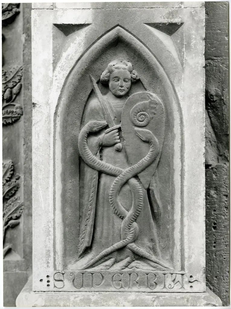 Universit&agrave; di Pisa. Dipartimento di Storia delle Arti , Perugia - Pal. Priori - Scultura nel pilastro a lato portale