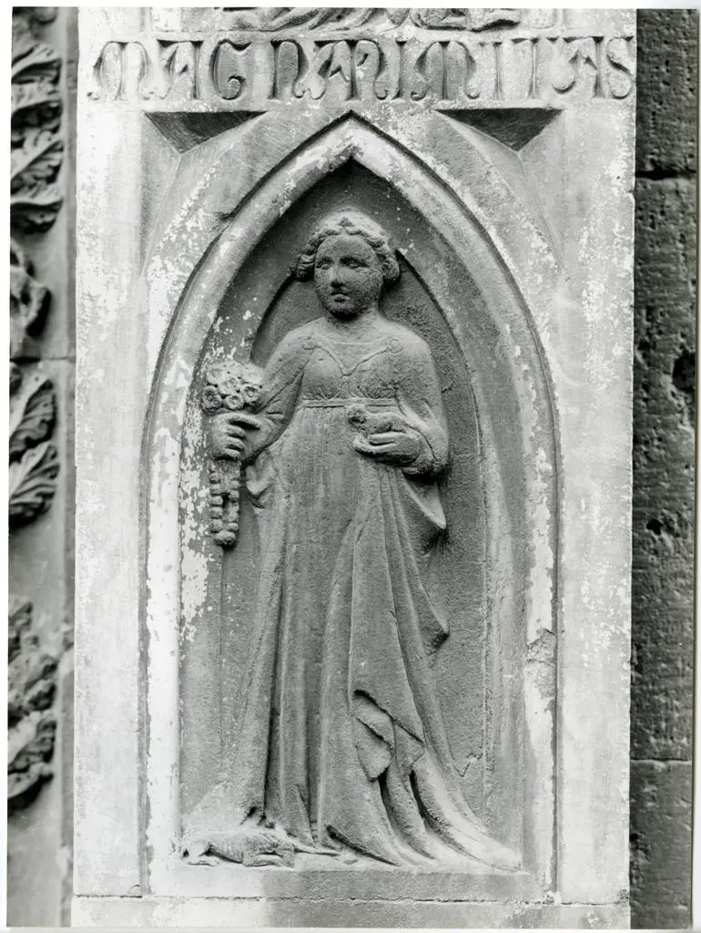 Universit&agrave; di Pisa. Dipartimento di Storia delle Arti , Perugia - Pal. Priori - Scultura nel pilastrino a lato portale