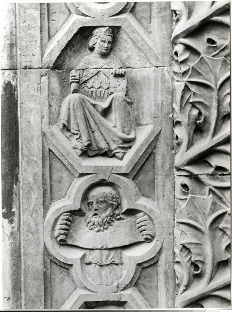 Università di Pisa. Dipartimento di Storia delle Arti , Perugia - Palazzo dei Priori - Dettaglio sculture dello sguancio del portale