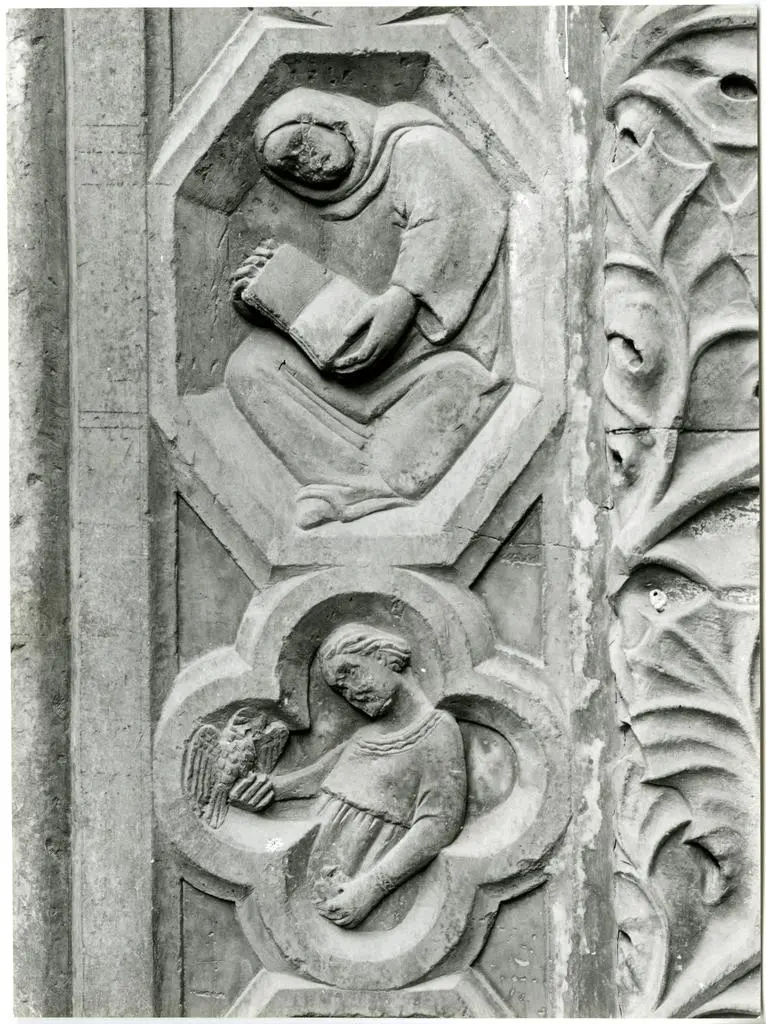 Universit&agrave; di Pisa. Dipartimento di Storia delle Arti , Perugia - Palazzo dei Priori - Dettaglio sculture dello sguancio del portale