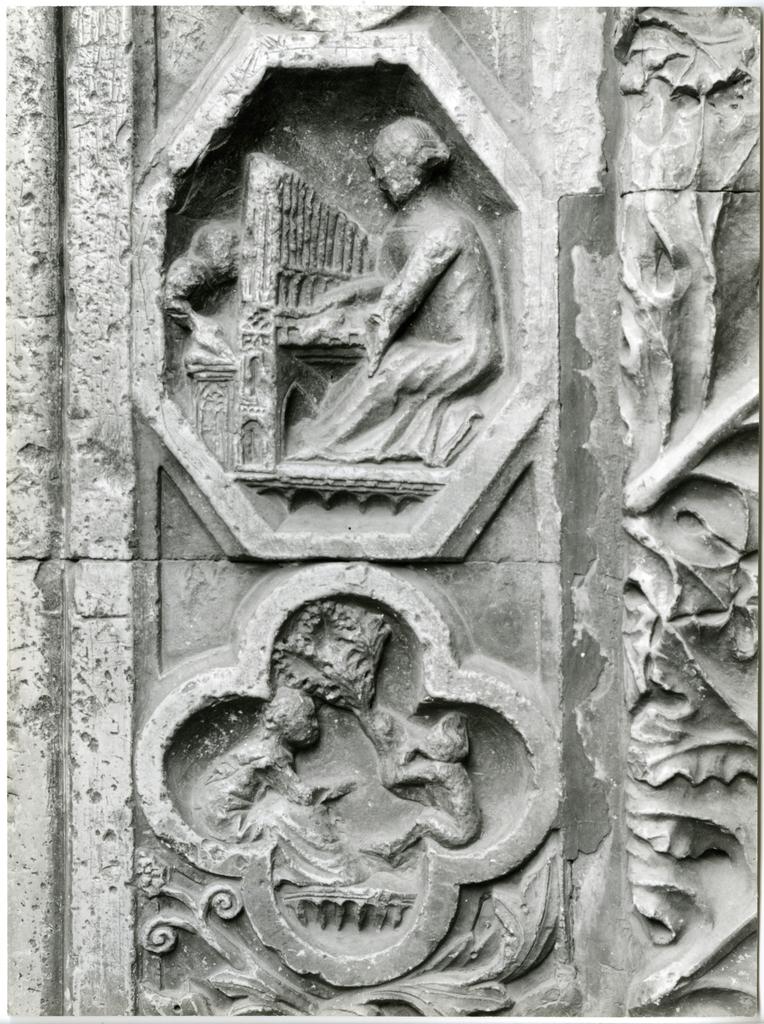 Università di Pisa. Dipartimento di Storia delle Arti , Perugia - Palazzo dei Priori - Dettaglio sculture dello sguancio del portale