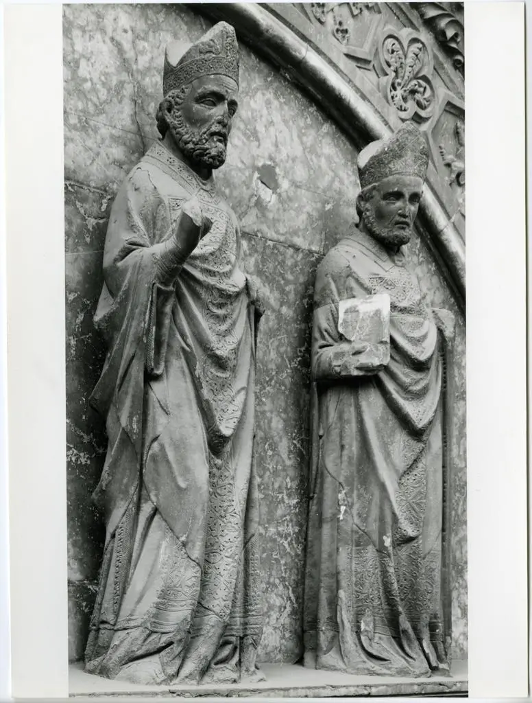 Universit&agrave; di Pisa. Dipartimento di Storia delle Arti , Perugia, Palazzo dei Priori. Due santi nella lunetta del portale