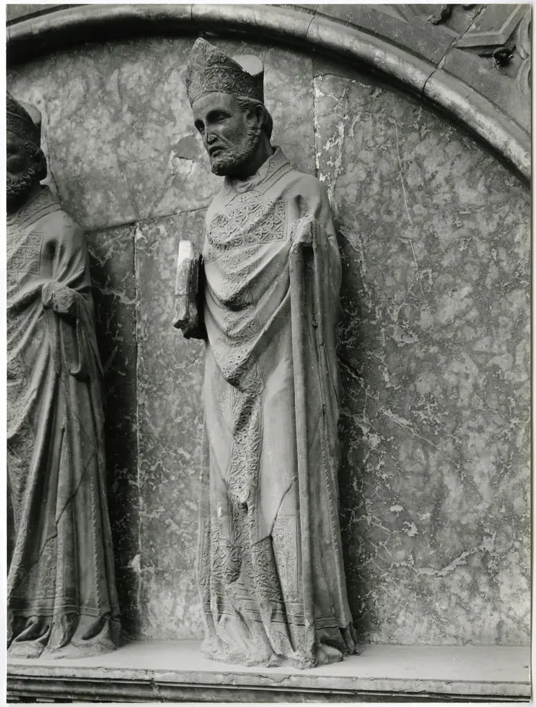 Universit&agrave; di Pisa. Dipartimento di Storia delle Arti , Santo nella lunetta del portale