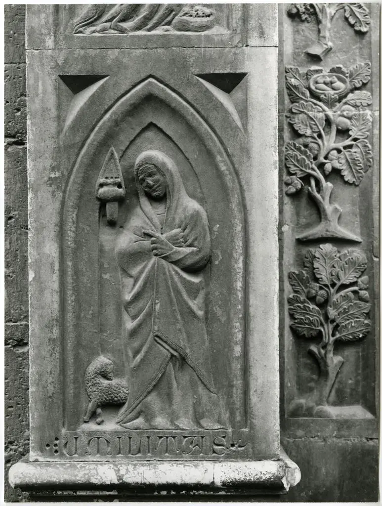 Universit&agrave; di Pisa. Dipartimento di Storia delle Arti , formella della decorazione a lato del portale