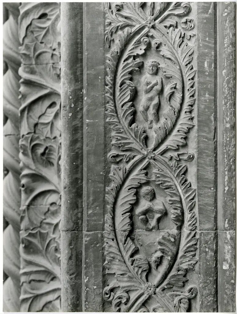 Universit&agrave; di Pisa. Dipartimento di Storia delle Arti , dettaglio sguancio del portale