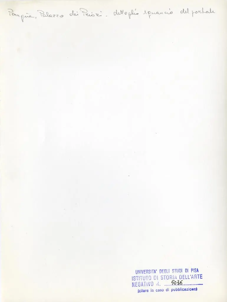 Universit&agrave; di Pisa. Dipartimento di Storia delle Arti , Perugia, Palazzo dei Priori - dettaglio sguancio del portale