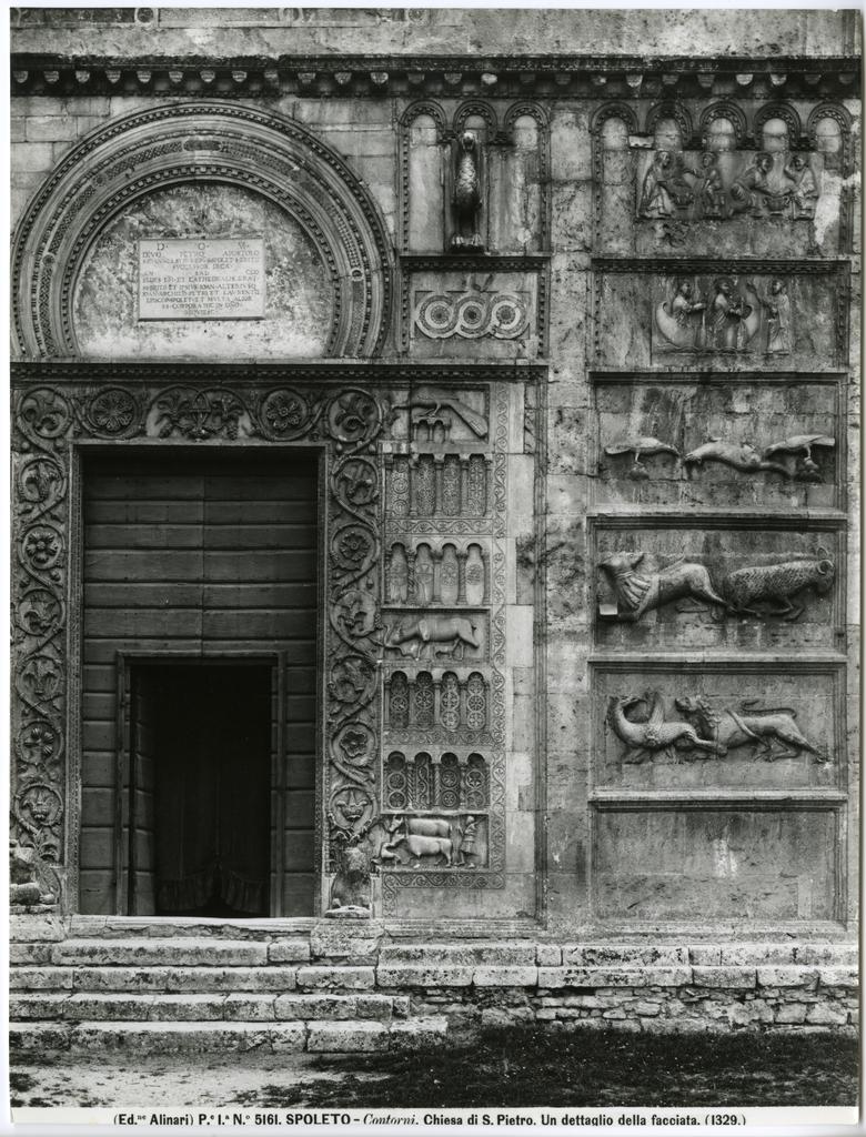 Alinari, Fratelli , Spoleto - Contorni. Chiesa di S. Pietro. Un dettaglio della facciata. (1329.)