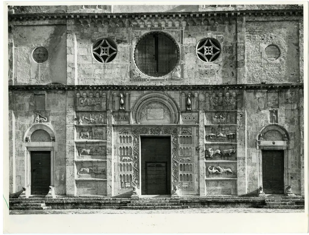 Azienda Turismo Spoleto , Chiesa S. Pietro - particolare