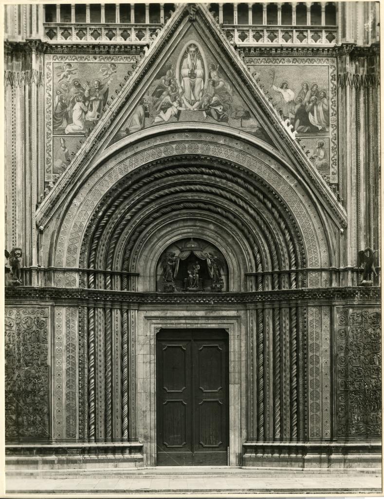 Alinari, Fratelli , Orvieto - Facciata della Cattedrale. La Porta maggiore. (Lorenzo Maitani da Siena.)