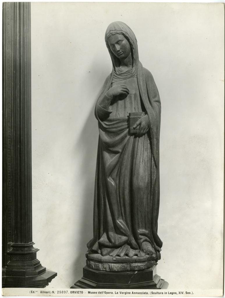 Alinari, Fratelli , Orvieto - Museo dell'Opera. La Vergine Annunziata (Scultura in Legno, XIV. Sec.).