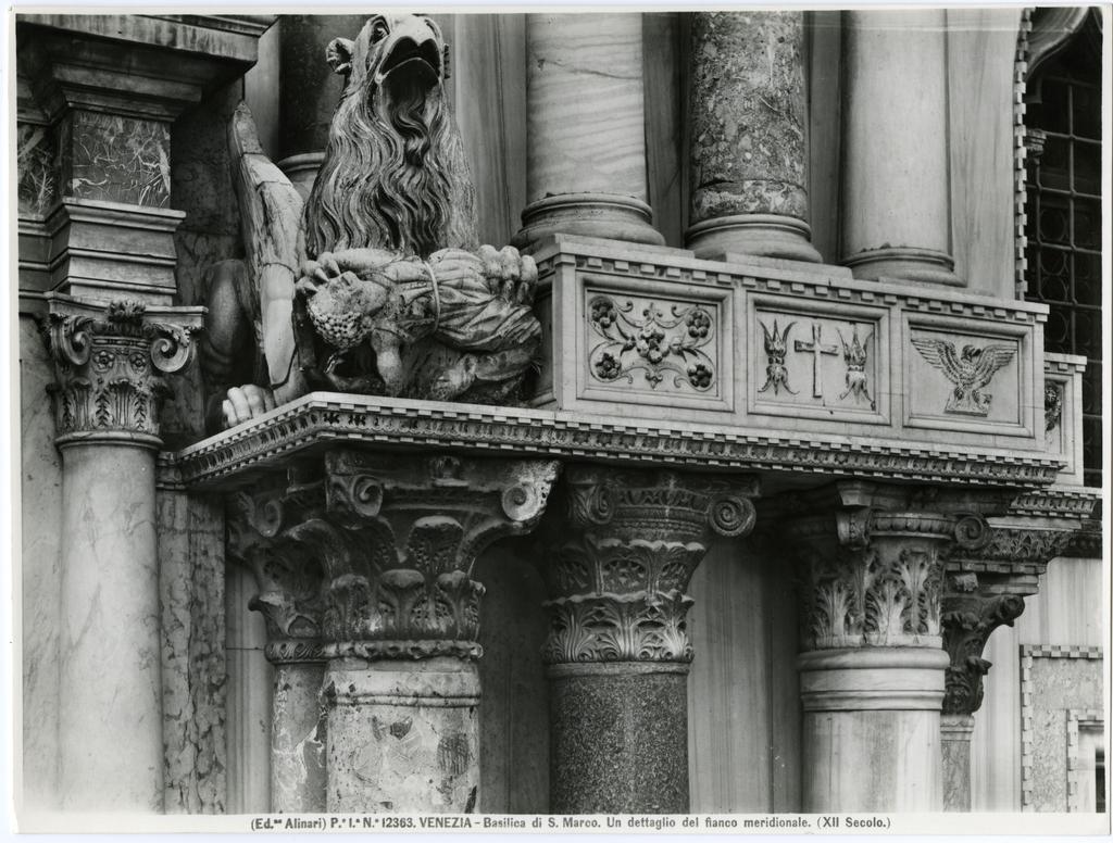 Alinari, Fratelli , Venezia - Basilica di S. Marco. Un dettaglio del fianco meridionale. (XII Secolo.)