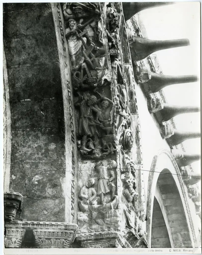 B&ouml;hm, Osvaldo/ Naya , Venezia - S. Marco - Facciata [?] archivolto della porta maggiore - parte destra