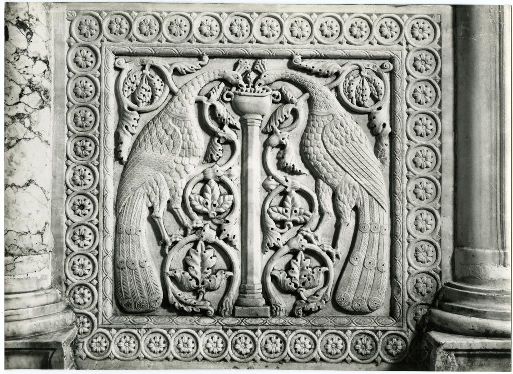 Böhm, Osvaldo , Anonimo - sec. XI - Motivi decorativi vegetali con uccelli