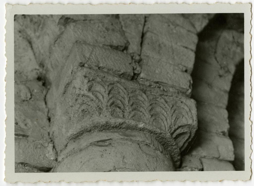 Anonimo , Anonimo - sec. XI/ XII - Capitello con motivi decorativi geometrici e girali vegetali