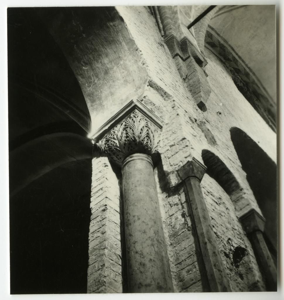 Anonimo , S. Sofia - edicole pilastri navate
