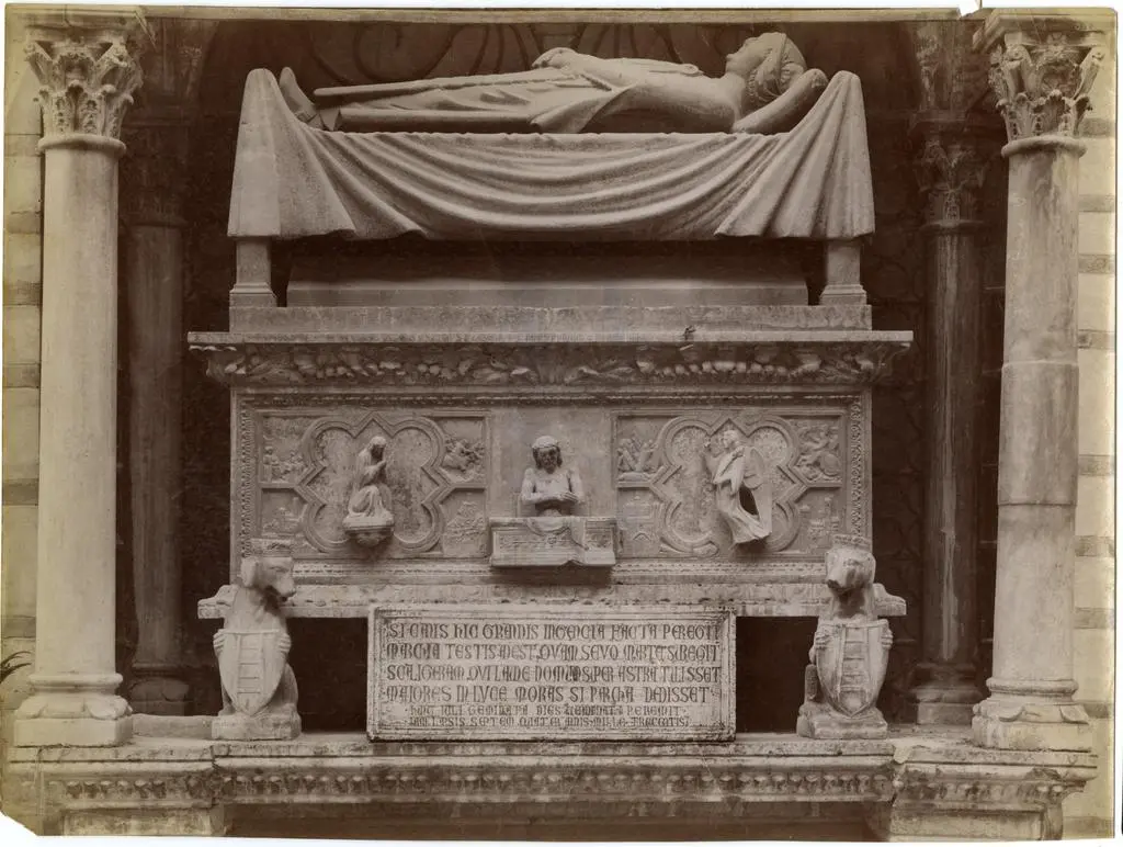 Anonimo , Verona - Tomba di Cangrande