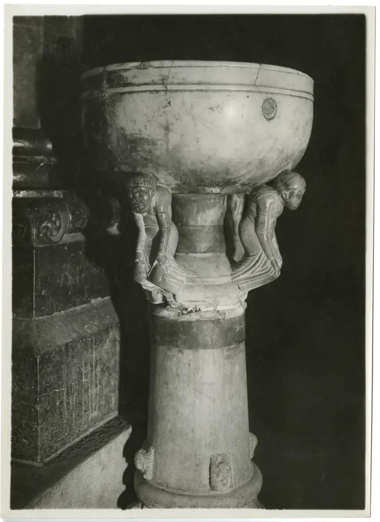 Anonimo , Duomo - Piliere per l'acquasanta - sec. XII