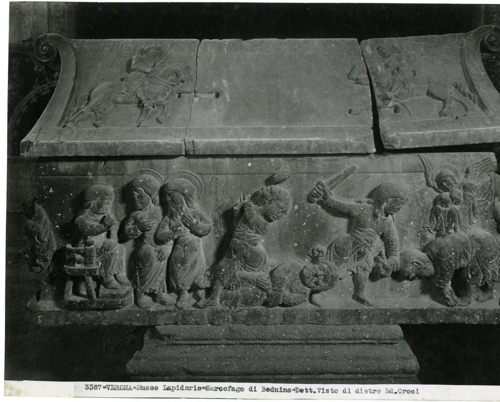 Croci, Felice , Verona - Museo Lapidario - Sarcofago di Beduino - Dett. Visto di dietro