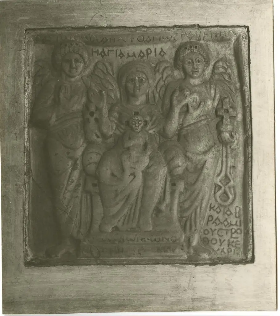 Anonimo sec. VI , Madonna con Bambino tra gli arcangeli Michele e Gabriele