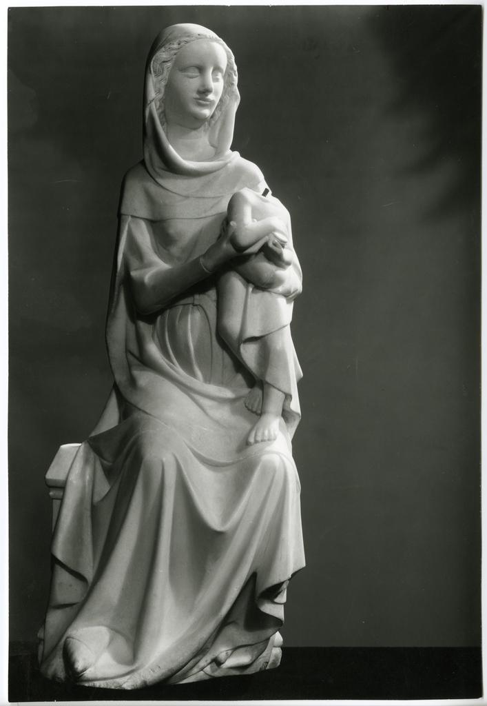 A.C.L. , Maestro mosano di Carrara: Madonna col Bambino (mutilo) per Adorazione dei Magi; Anvers, Musée Mayer van den Bergh (foto del museo)