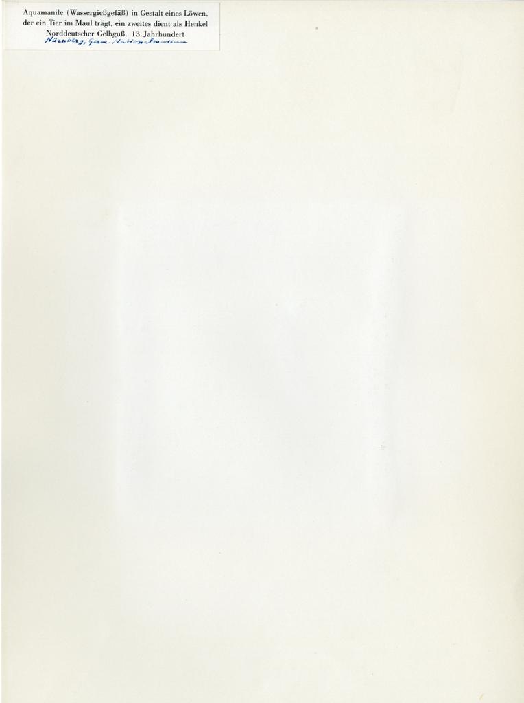Anonimo , Aquamanile (Wassergießgefäß) in Gestalt eines Löwen, der ein Tier im Maul trägt, ein zweites dient als Henkel Norddeutscher Gelbguß. 13. Jahrhundert - Nürnberg, Germanische Nationalmuseum