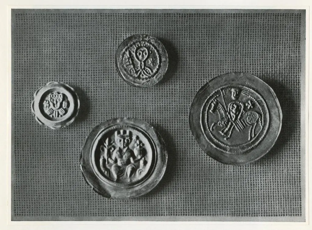 Anonimo , Brakteaten des Markgrafen Heinrich d.J. von Meissen (1104-23) (oben), der M&uuml;nzst&auml;tte Schongau, Kaiser Konradin (1254-68) (Mitte links), Lamberts II., Grafen von Gleichen (1198-1228) (Mitte rechts), der M&uuml;nzst&auml;tte Saalfeld/Altenburg, Kaiser Friedrich II. (1212-50) (unten)