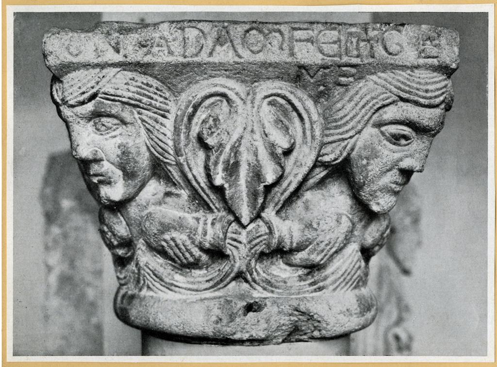 Anonimo , Romanisches Kapitell mit den Paradiesesflüssen und der Künstlerinschrift: Adam fecit me. Ausgestellt im Landesmuseum Trier.