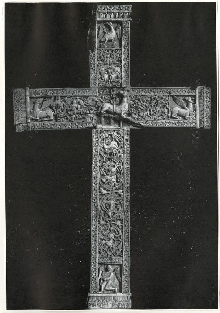 Anonimo , Museo Arqueológico Nacional. Reverso del crucifijo de marfil de Fernando I y Doña Sancha (1063), procedente de San Isidoro de León