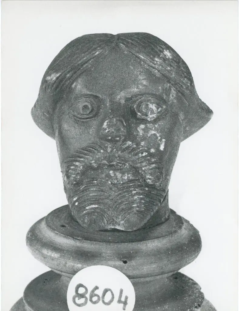 Anonimo , Anonimo - sec. XII/ XIII - Testa d'uomo con barba