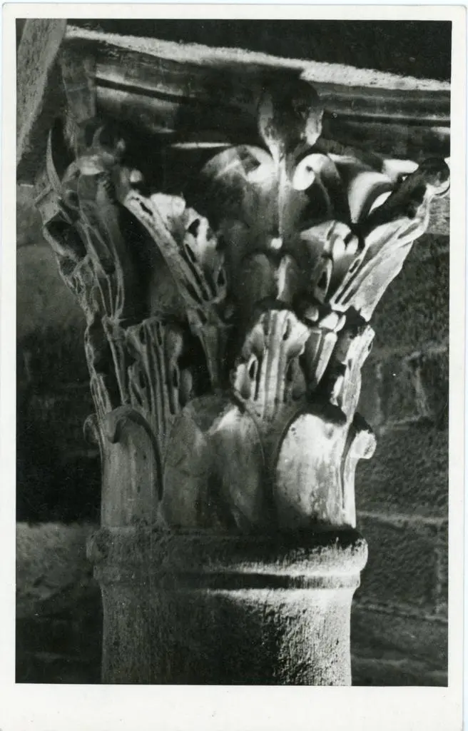 Anonimo , Anonimo - sec. XIII/ XIV - Capitello con motivi decorativi vegetali