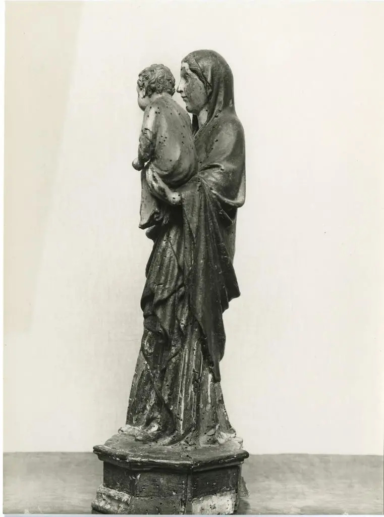 Anonimo , Pisano Nino - scuola - sec. XIV - Madonna con Bambino