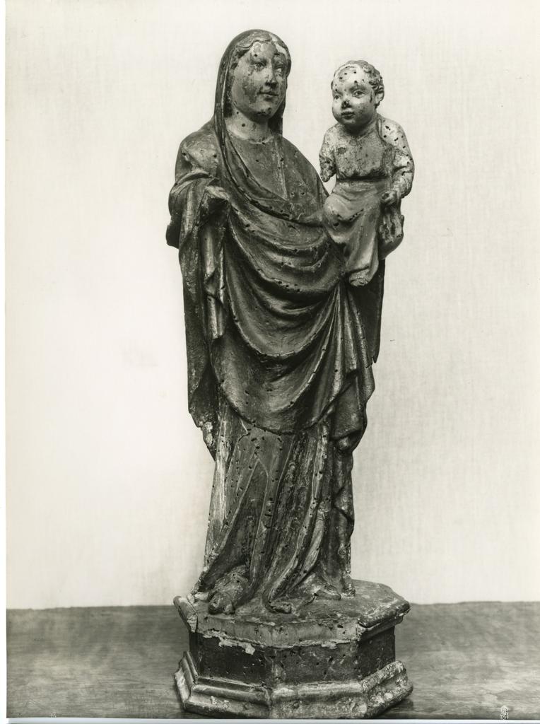 Anonimo , Pisano Nino - scuola - sec. XIV - Madonna con Bambino