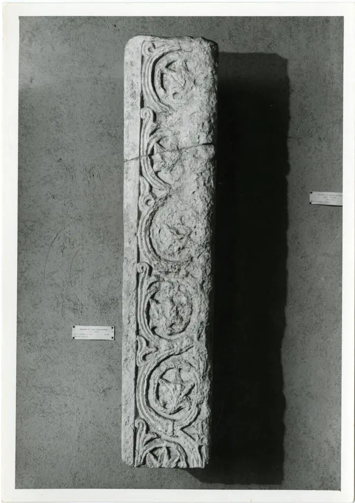 Anonimo , Anonimo lombardo sec. XII - Motivi decorativi a girali vegetali