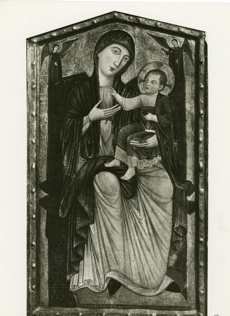 Maestro della Maddalena , Madonna con Bambino in trono e due angeli