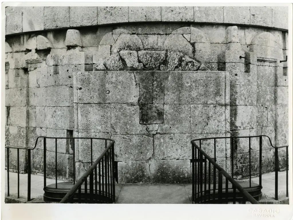 Casadio Alvaro , Aloisio - sec. VI - Mausoleo di Teodorico, particolare