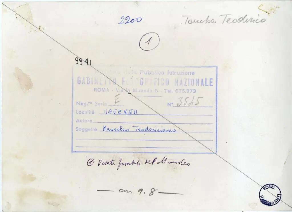 Istituto Centrale per il Catalogo e la Documentazione: Fototeca Nazionale , Ravenna. Mausoleo Teodoriciano