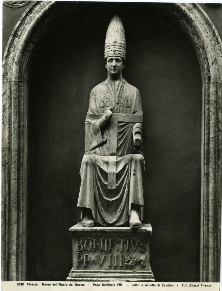 Alinari, Fratelli , Arnolfo di Cambio, 1296-ante 1300: Bonifacio VIII, statua in marmo per la facciata del duomo. Firenze, Museo dell'Opera del duomo.