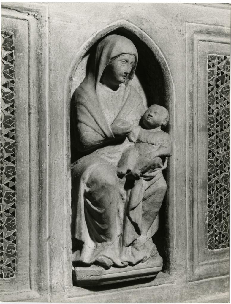 Arnolfo di Cambio , Madonna con Bambino