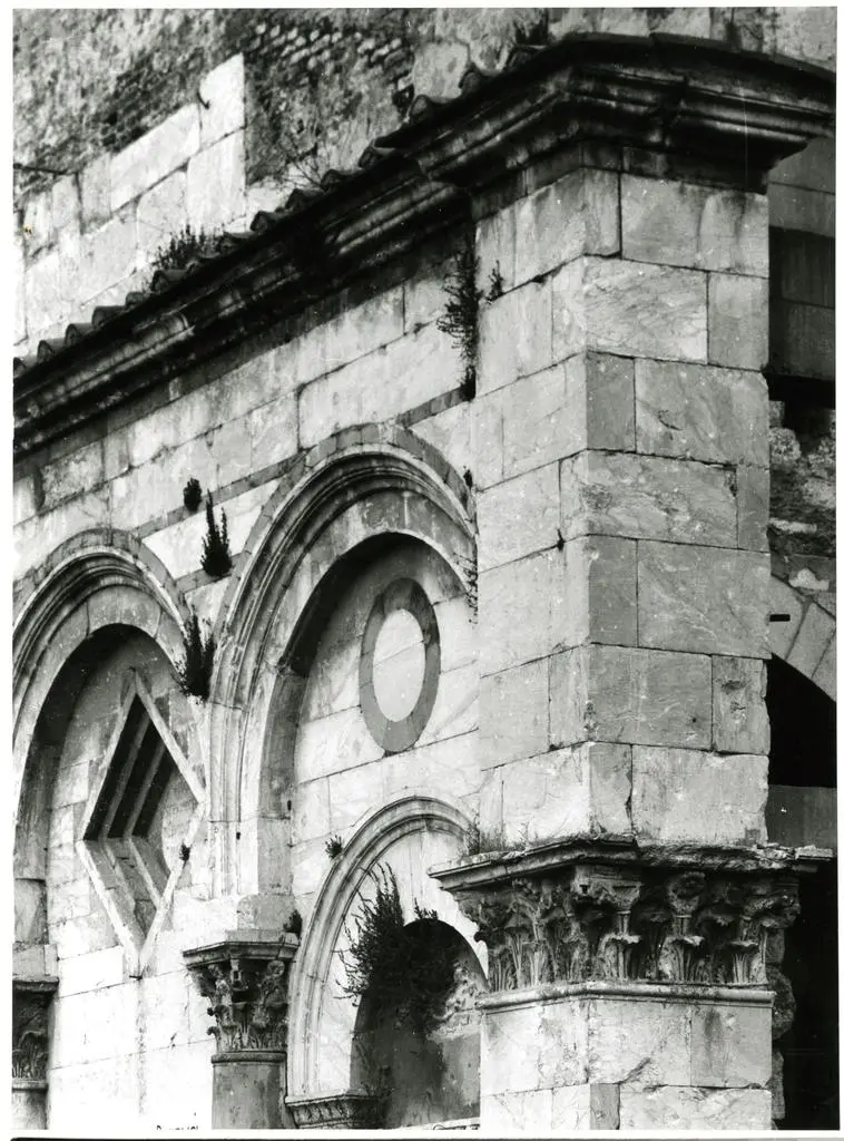 Universit&agrave; di Pisa. Dipartimento di Storia delle Arti , Pisa - San Michele degli Scalzi - facciata, part.