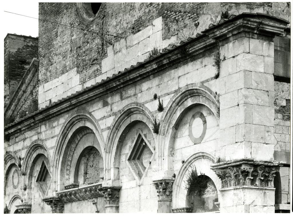 Università di Pisa. Dipartimento di Storia delle Arti , Pisa - San Michele degli Scalzi - particolare facciata