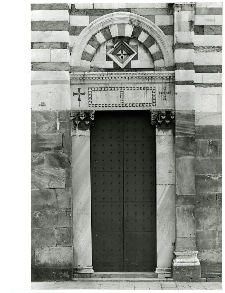 Universit&agrave; di Pisa. Dipartimento di Storia delle Arti , Pisa - San Paolo a Ripa d'Arno - portale sinistro